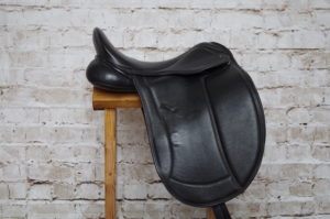 Silhouette Monoflap Dressage 17.5"