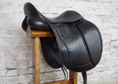Silhouette Monoflap Dressage 17.5"