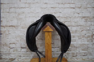 Silhouette Monoflap Dressage 17.5"