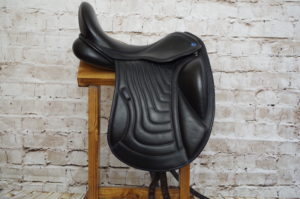 Silhouette Sapphire Dressage Saddle