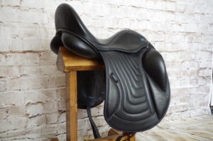 Silhouette Sapphire Dressage Saddle