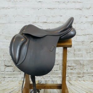 Jeremy Rudge Classic 45 dressage saddle