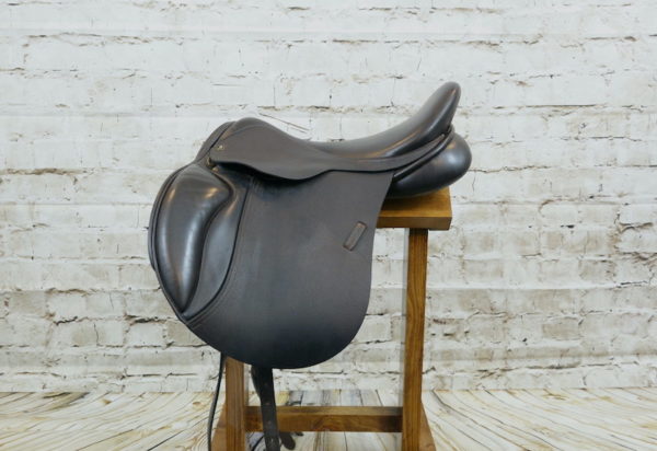 Jeremy Rudge Classic 45 dressage saddle