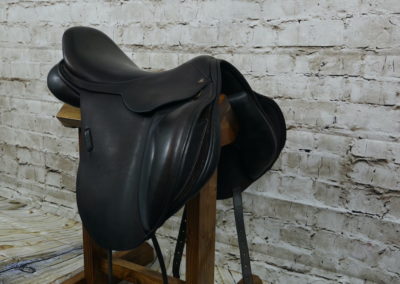 Jeremy Rudge Classic 45 dressage saddle