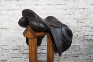 Silhouette Jump Saddle