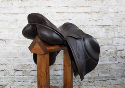 Silhouette Jump Saddle