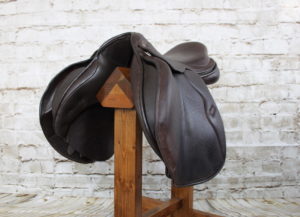 Silhouette Jump Saddle