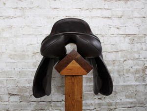 Silhouette Jump Saddle