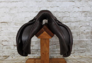 Silhouette Jump Saddle