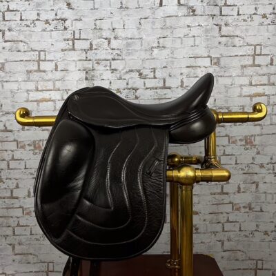 AVA Dressage Monoflap 17.5"
